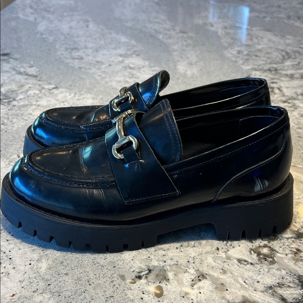 Steve Madden Black Patent Loafers with Gold Accent Size 7.5 - Picture 4 of 8